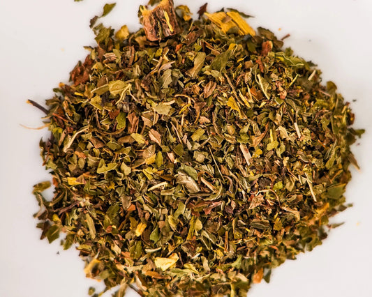 Loose-leaf Mint to Be sweet mint tea blend with peppermint, spearmint, and licorice root pieces.